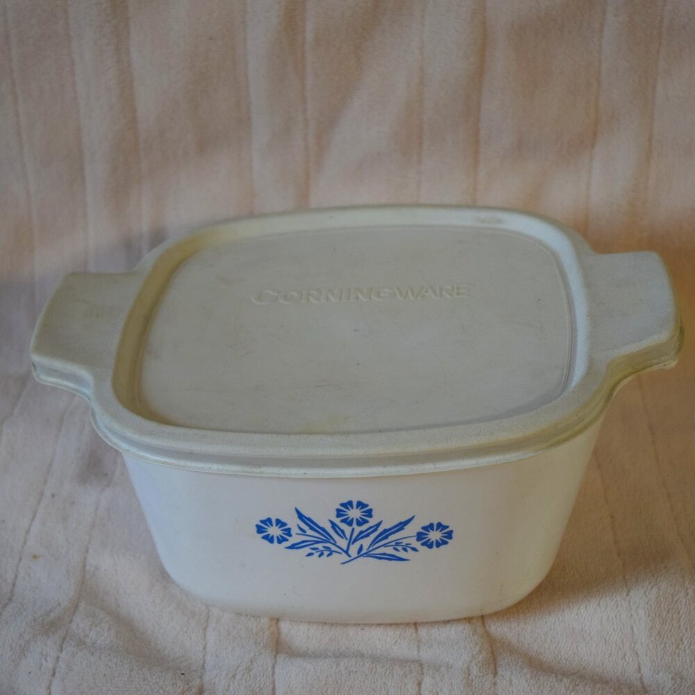 Vintage Corningware Cornflower Blue 1 3/4 Qt P-1 3/4-B with rubber lid